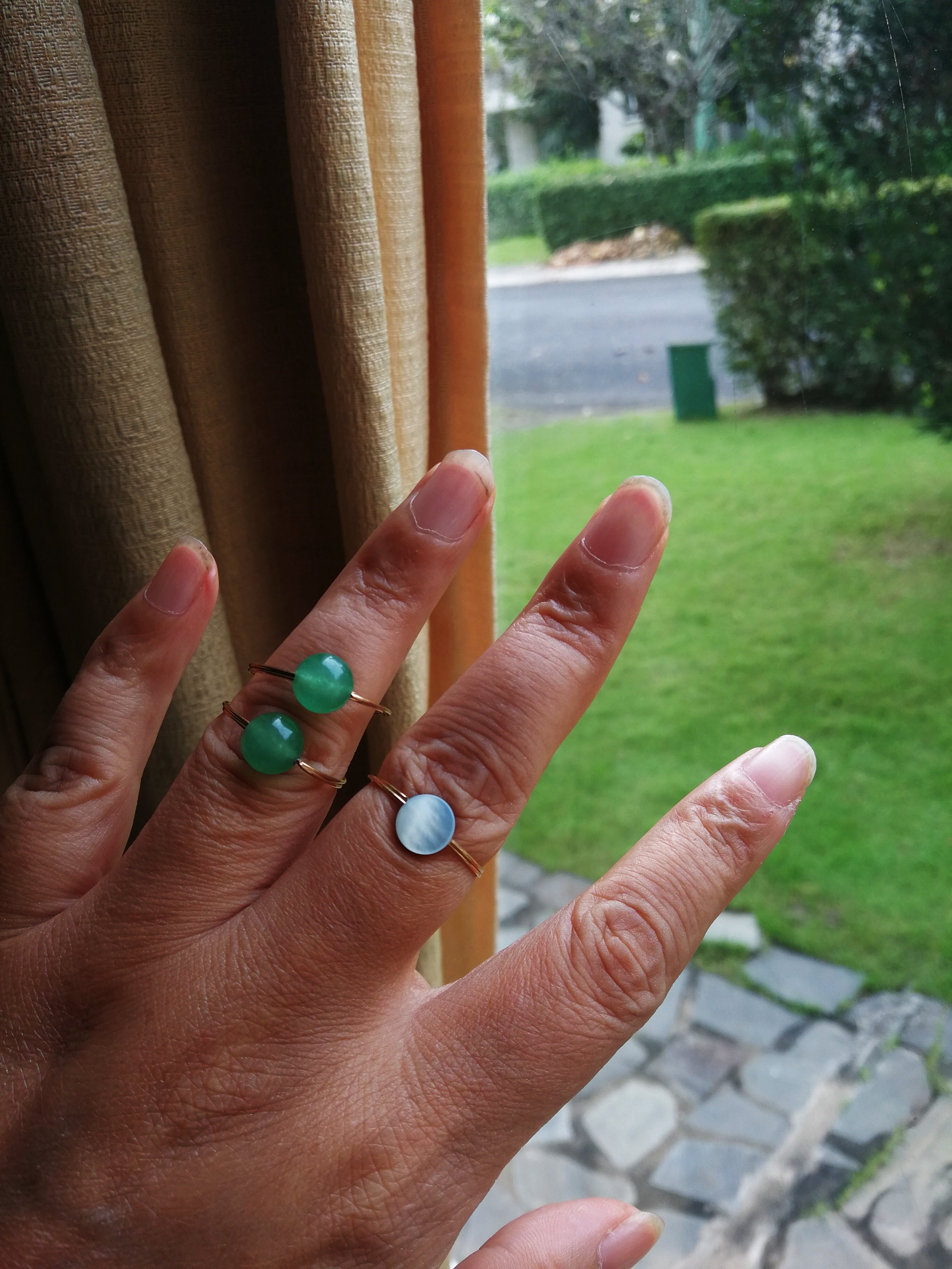 pointing statement natural quartz/pearl rings