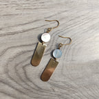 pendientes de concha y latón, mezcla de geométricos