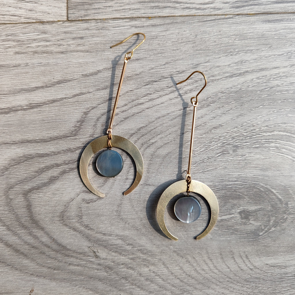 arch shape earrings with shell