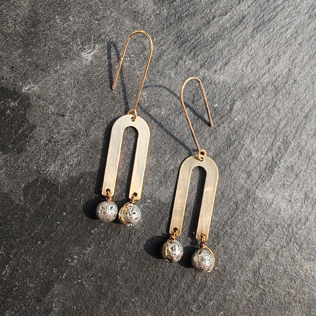 little shape U brass-stone earrings