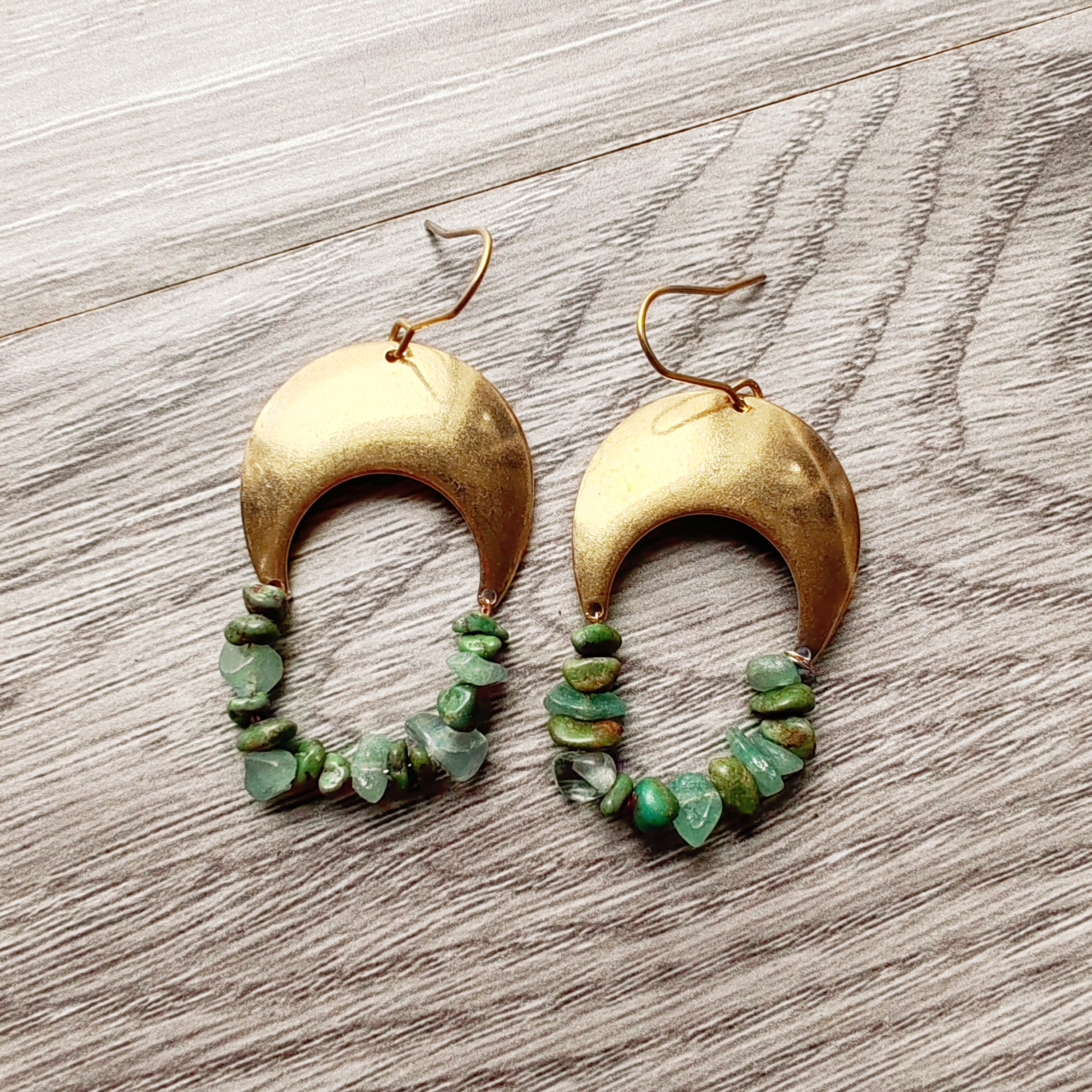 closed arch shape brass and stone earring