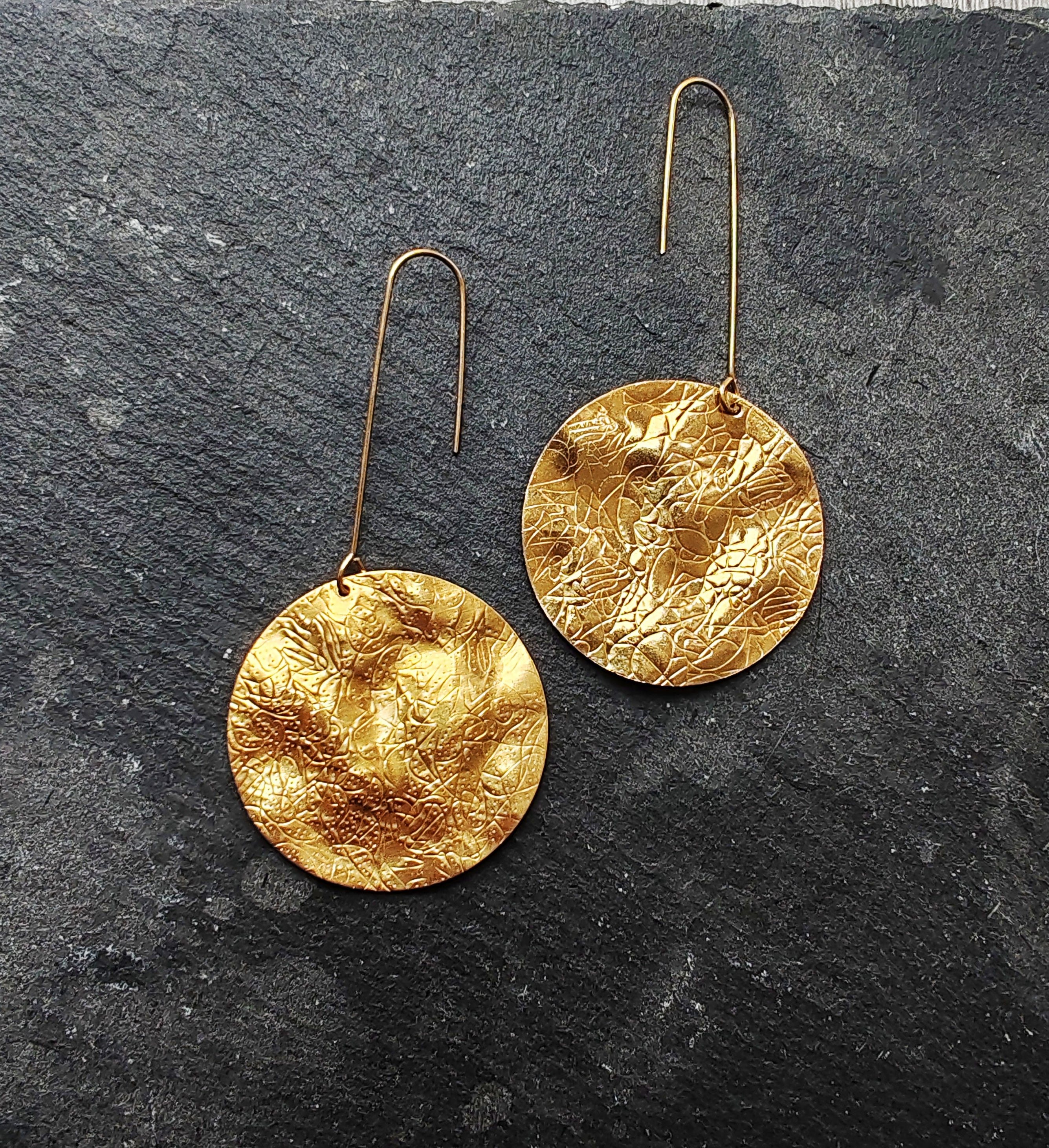 embossing brass disk earrings