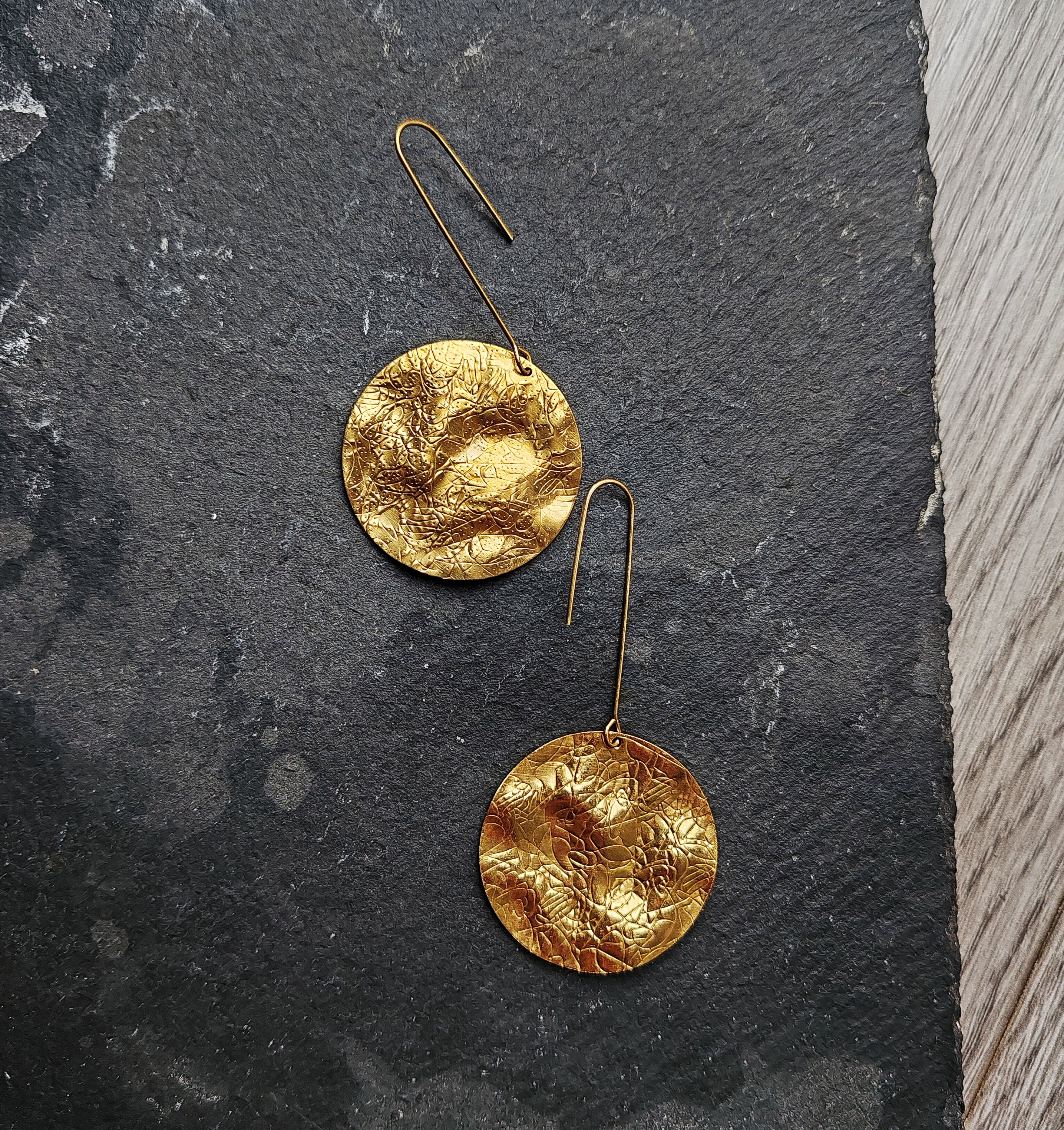 embossing brass disk earrings