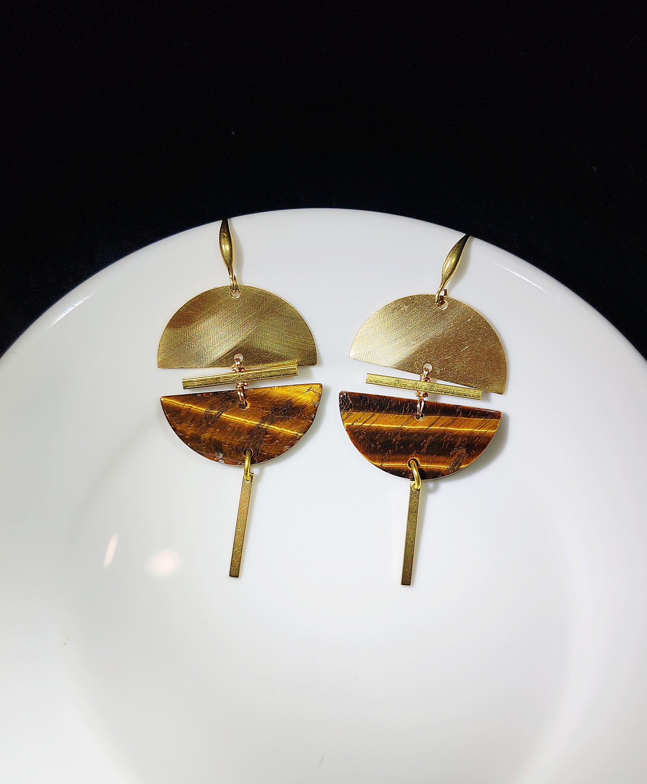 joint round plate earrings, tiger's eyes, brass and stone earrings collection