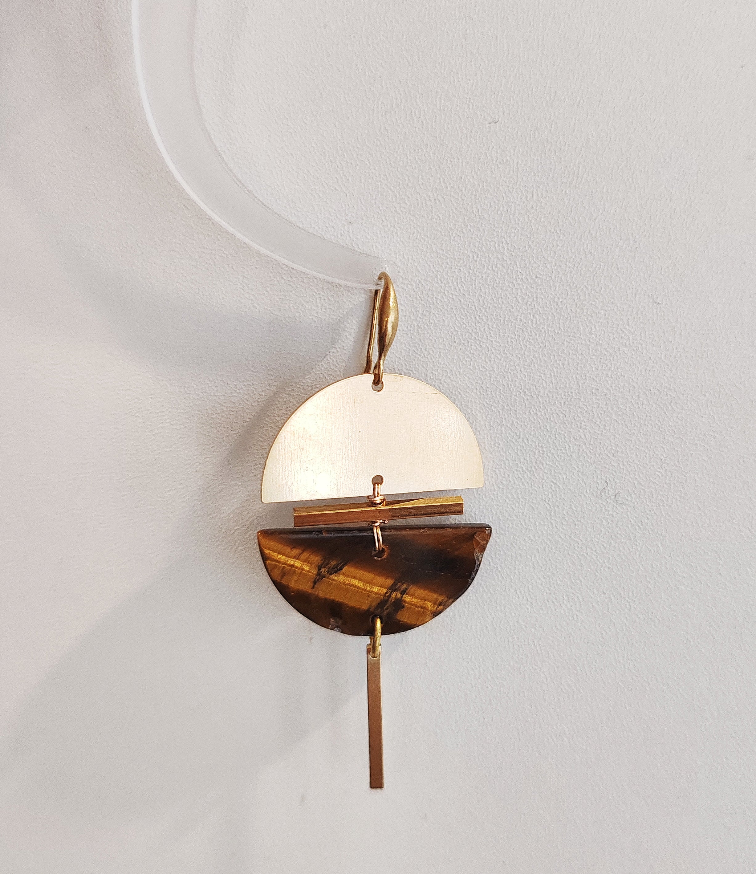 joint round plate earrings, tiger's eyes, brass and stone earrings collection