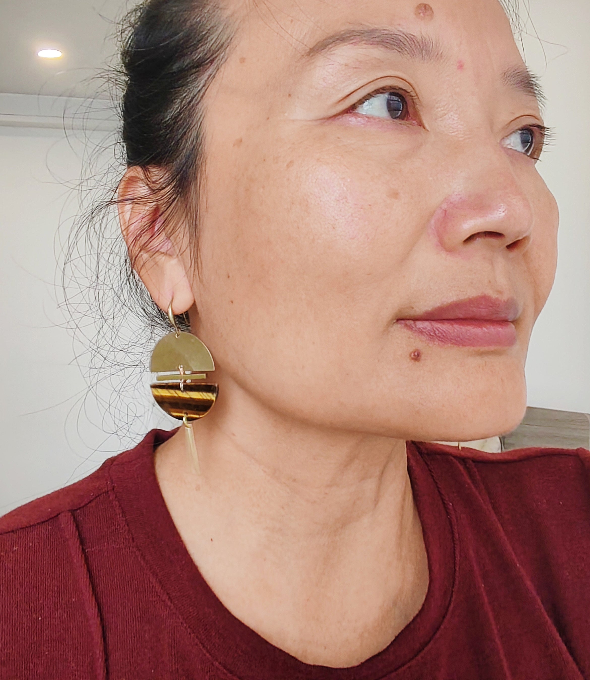 joint round plate earrings, tiger's eyes, brass and stone earrings collection