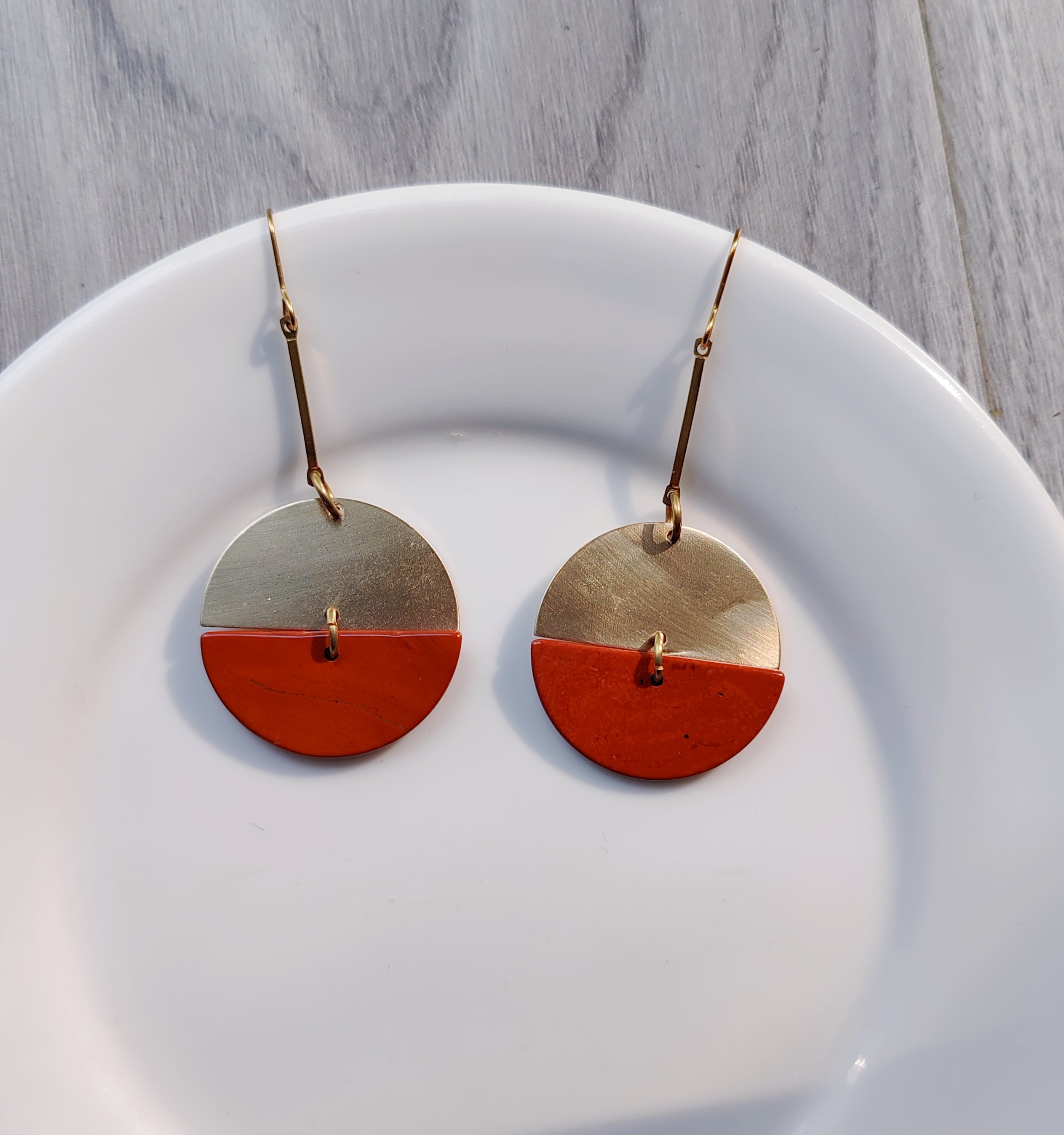 daggling joint round plate earrings, red/green, brass and stone earrings collection