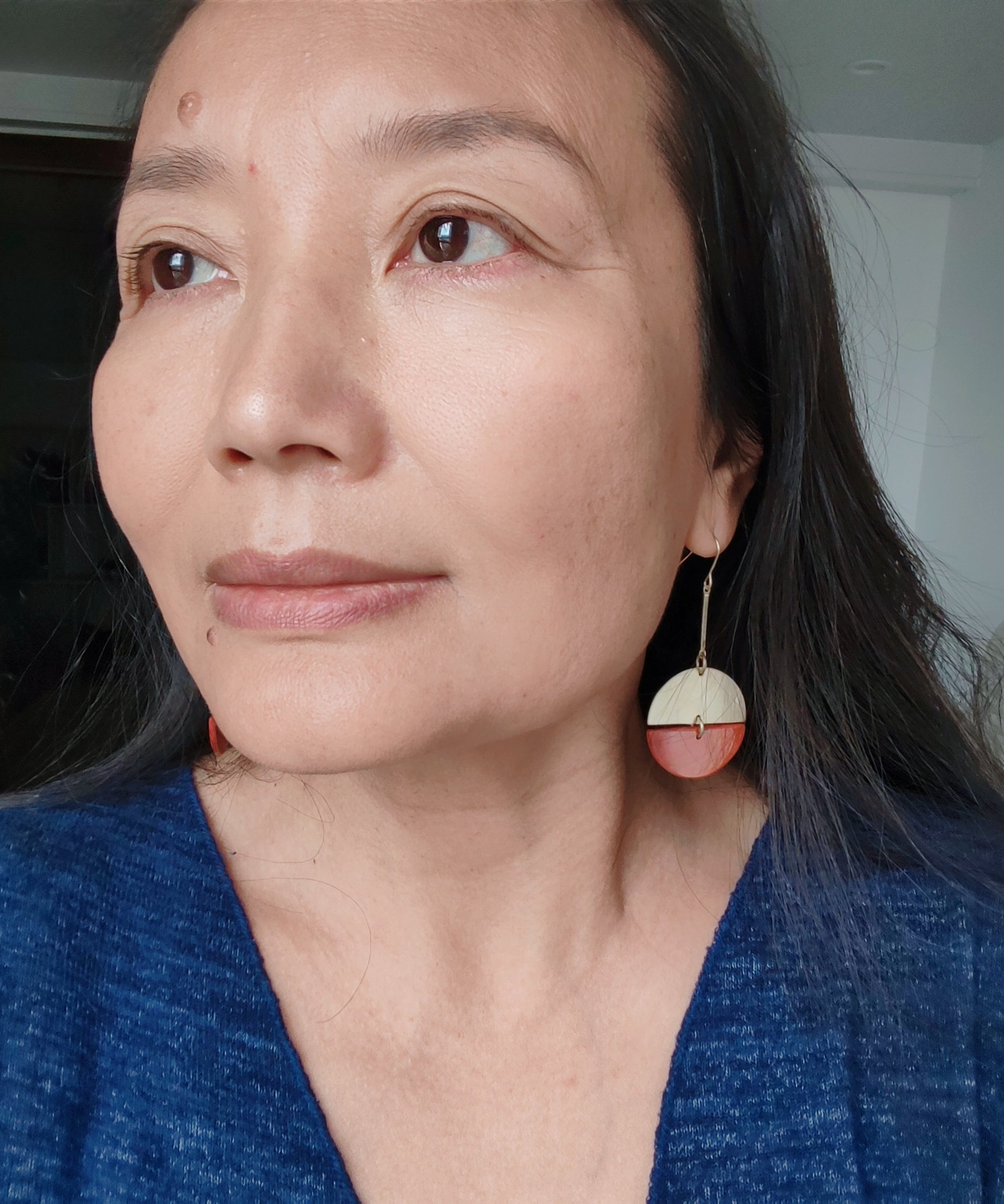 daggling joint round plate earrings, red/green, brass and stone earrings collection