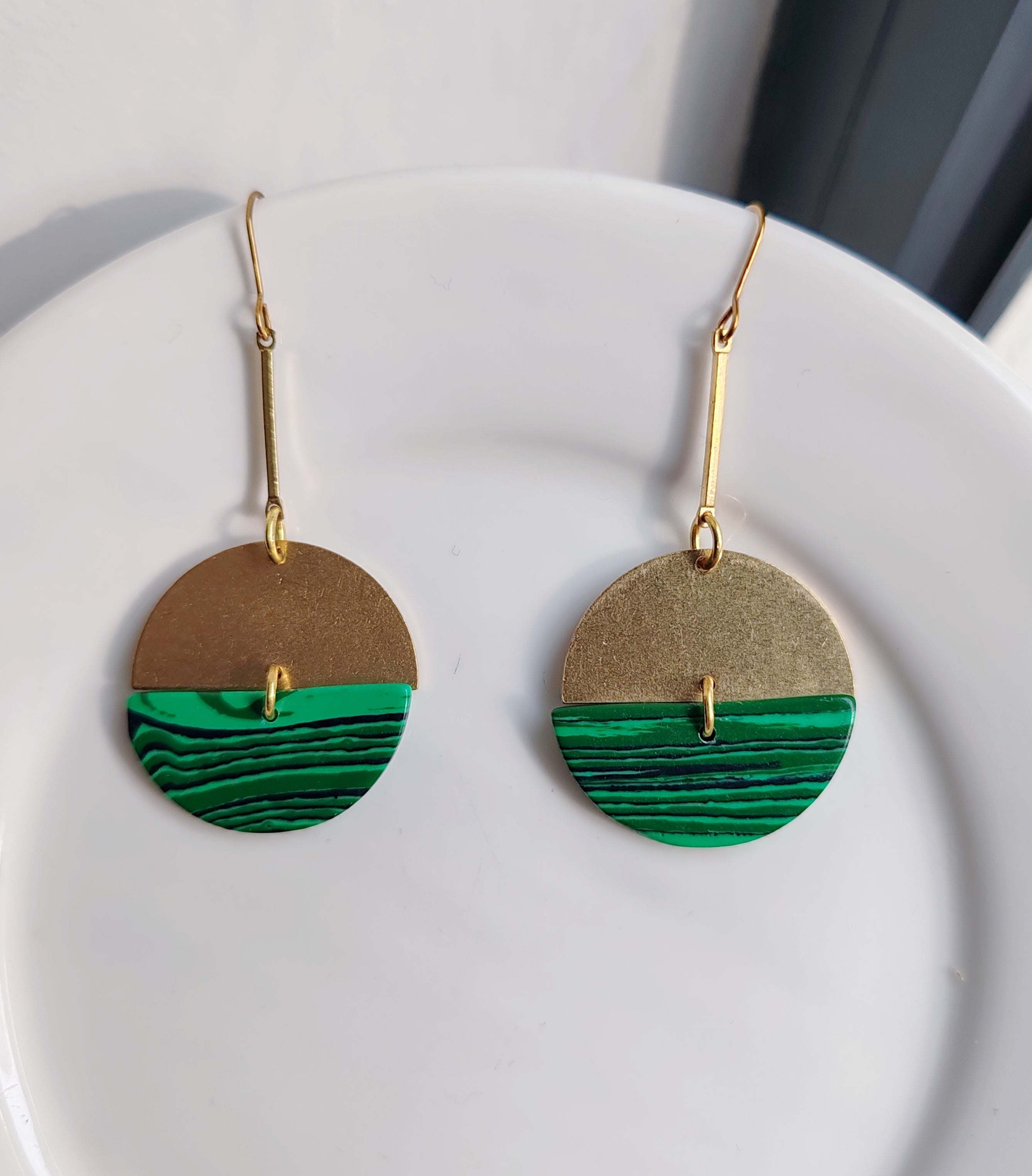 daggling joint round plate earrings, red/green, brass and stone earrings collection