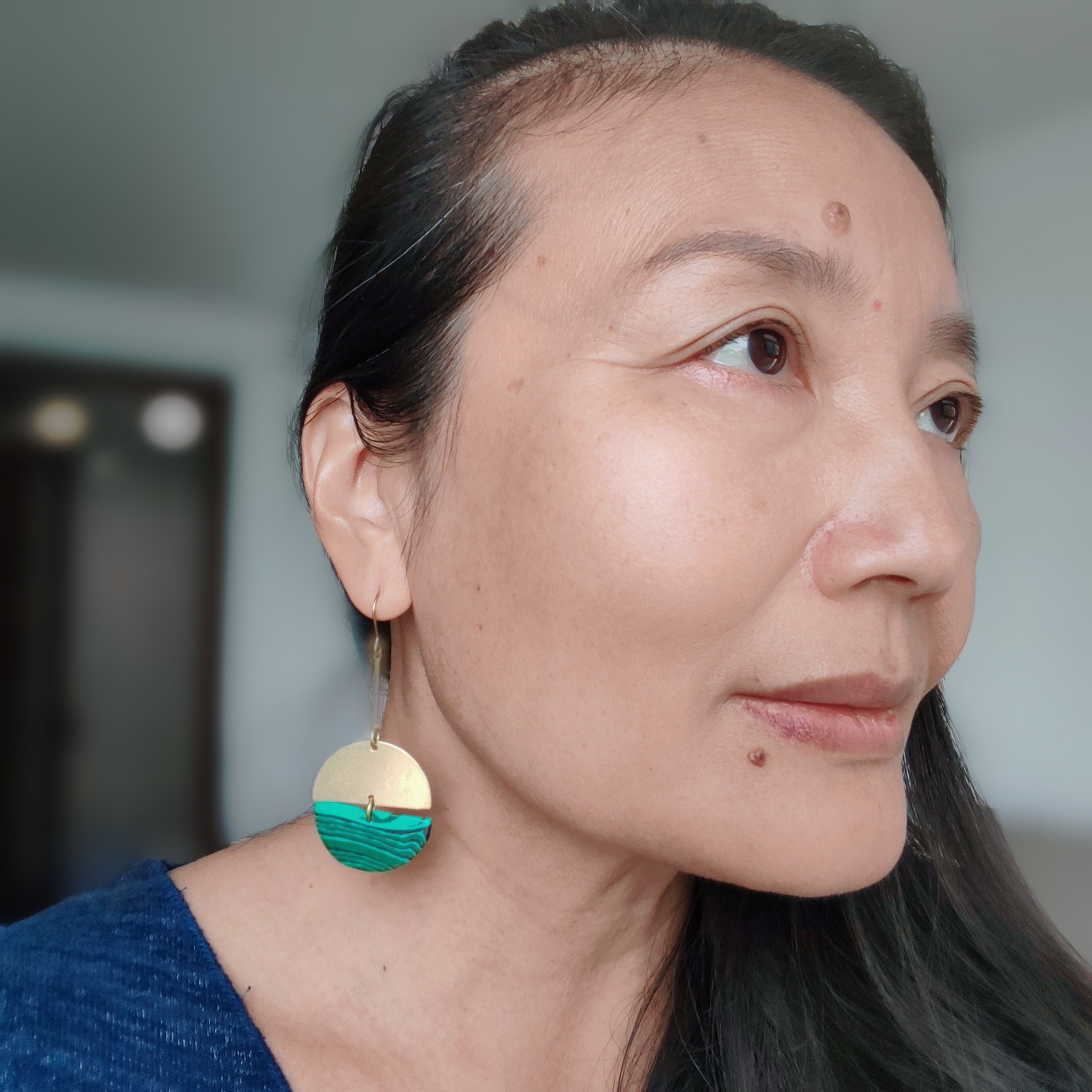 daggling joint round plate earrings, red/green, brass and stone earrings collection