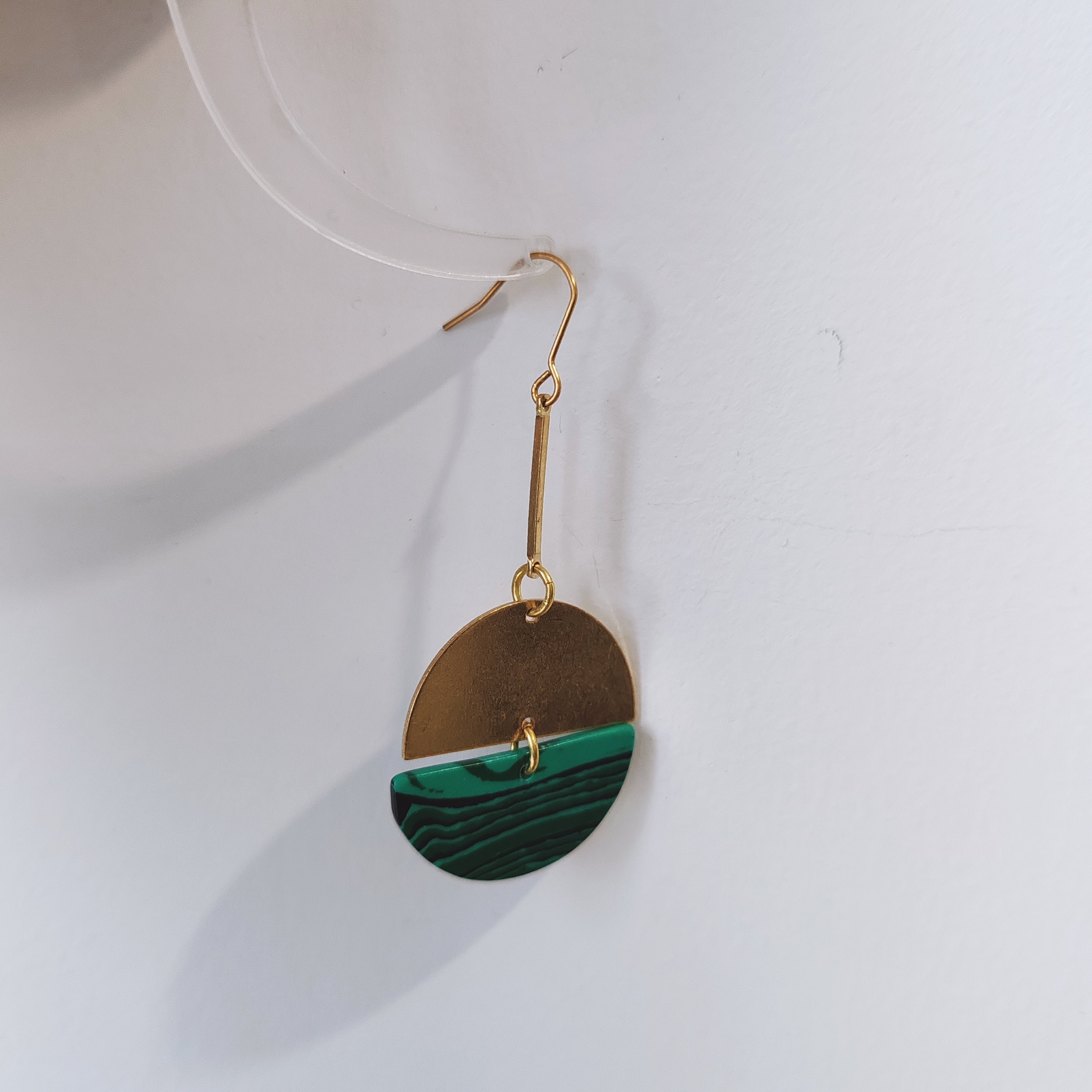 daggling joint round plate earrings, red/green, brass and stone earrings collection