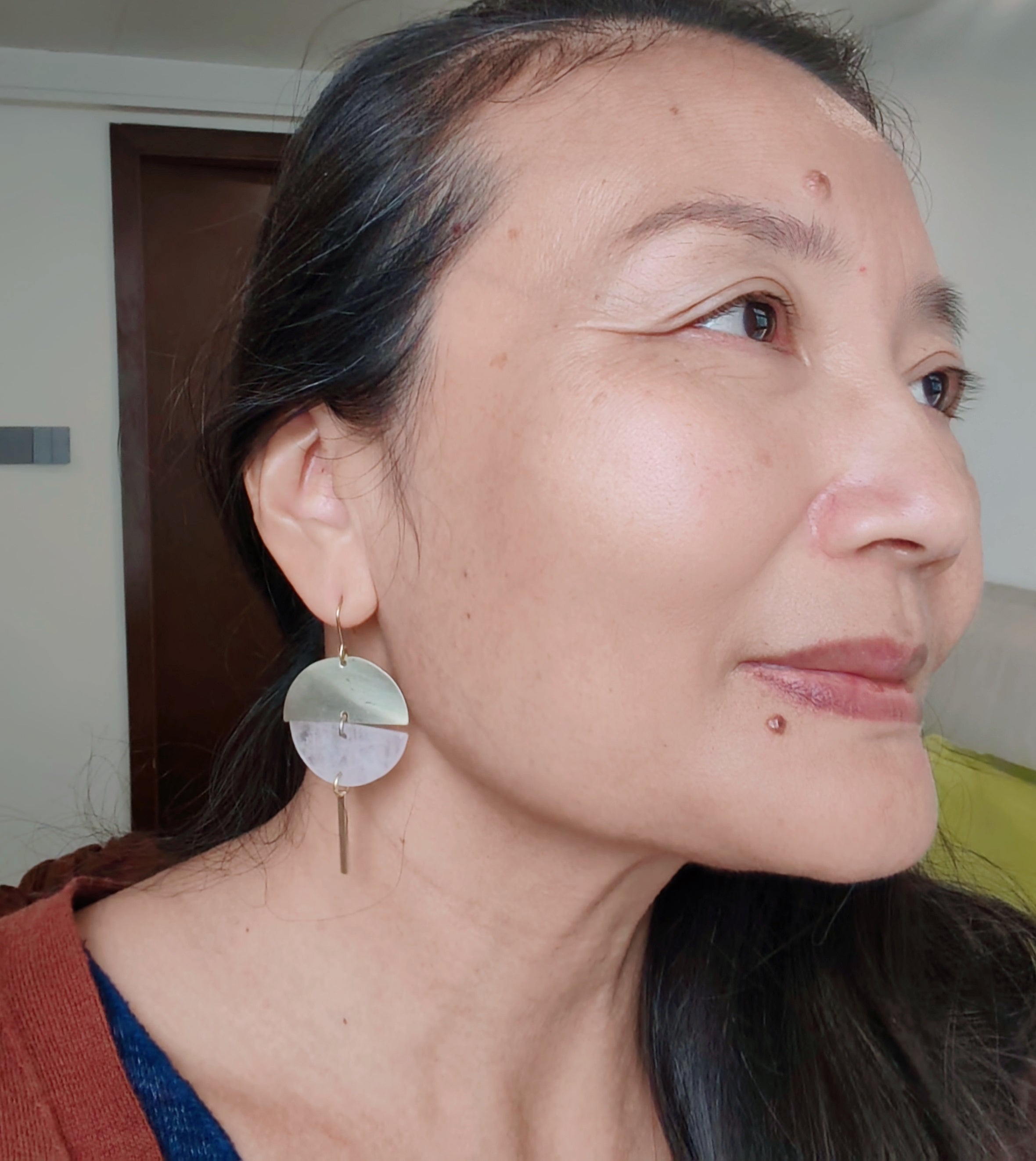 joint round plate earrings, tiger's eyes, brass and stone earrings collection