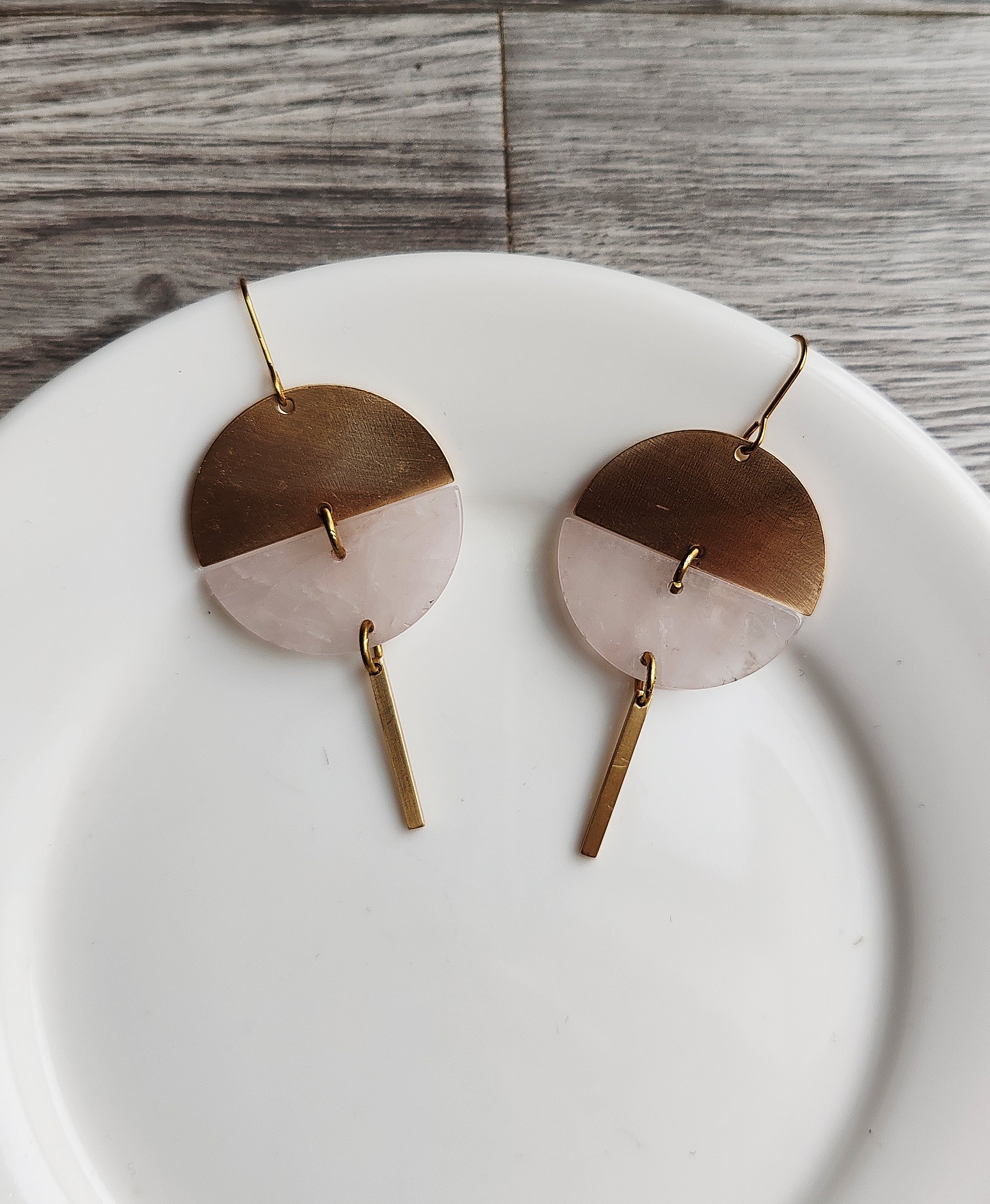 joint round plate earrings, tiger's eyes, brass and stone earrings collection