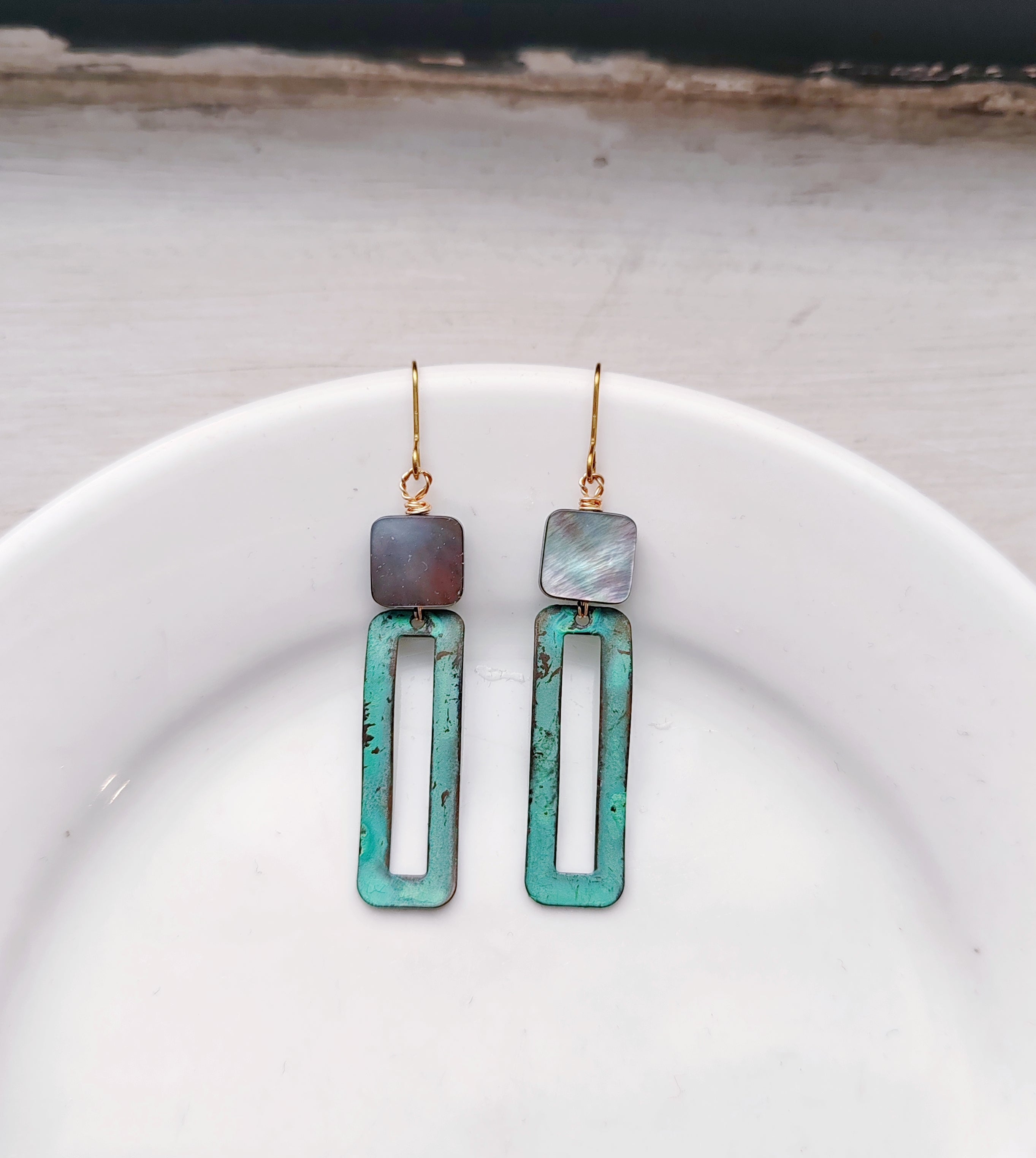 Blue earrings collection, with square shell