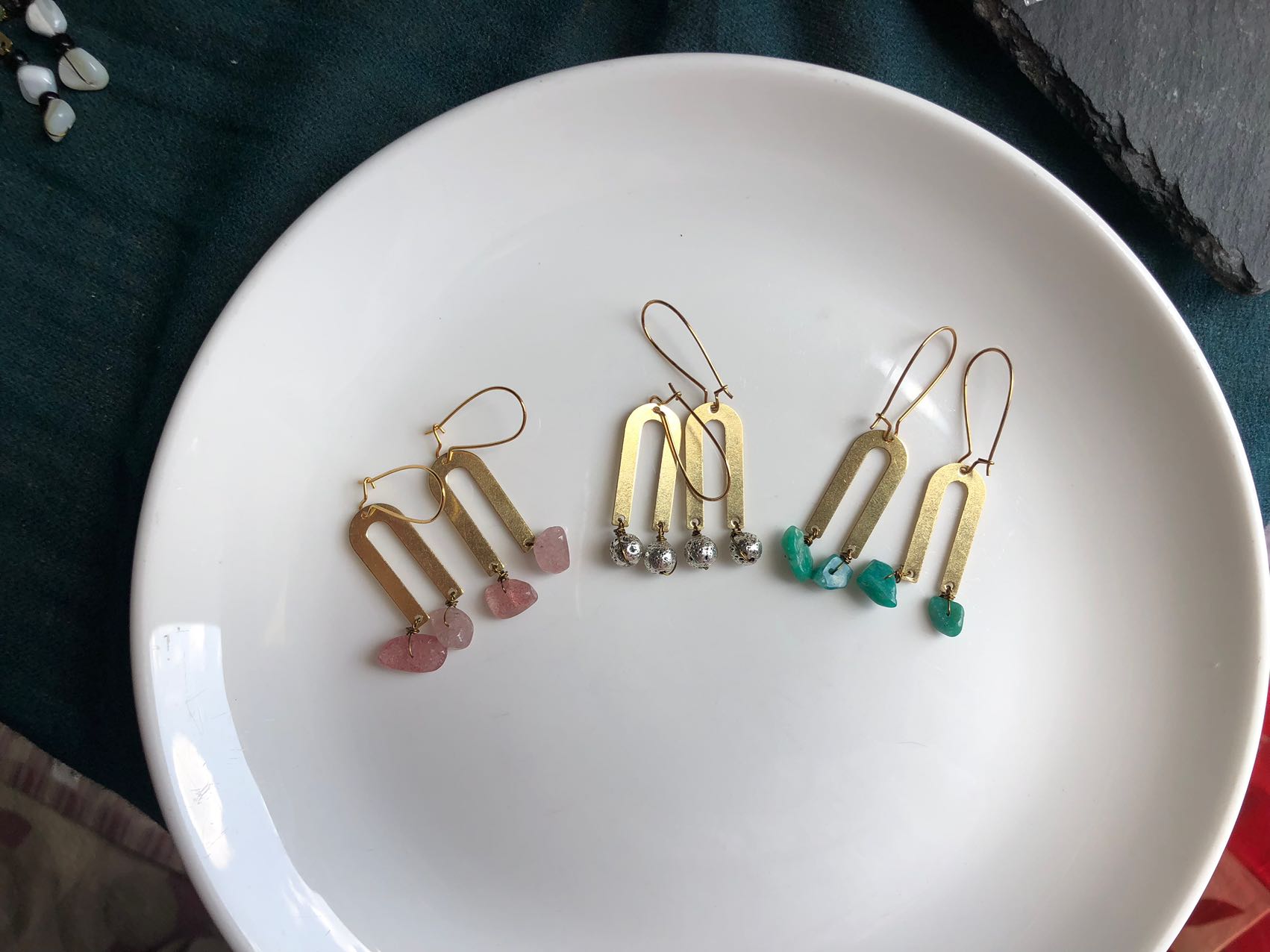 little shape U brass-stone earrings